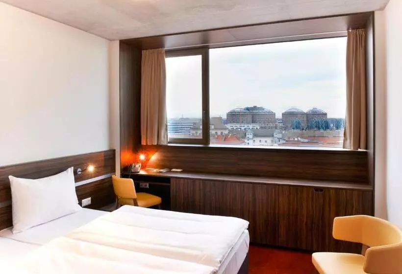 Simm S Hotel Cityhotel Next To Metro U3