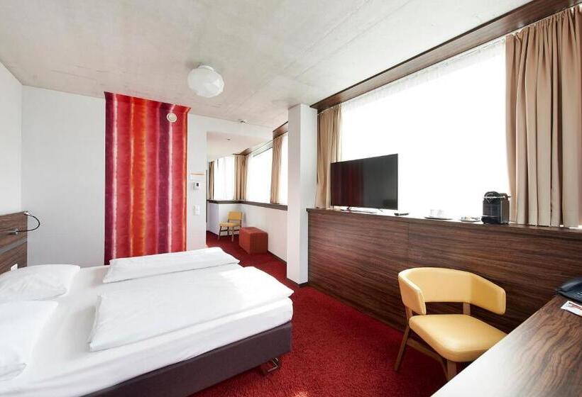 Simm S Hotel   Cityhotel Next To Metro U3