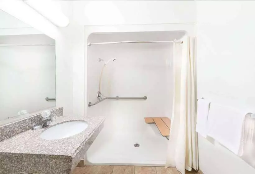 호텔 Super 8 By Wyndham Midwest City Ok