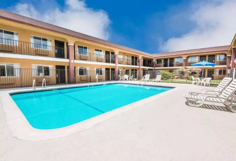 호텔 Super 8 By Wyndham Midwest City Ok