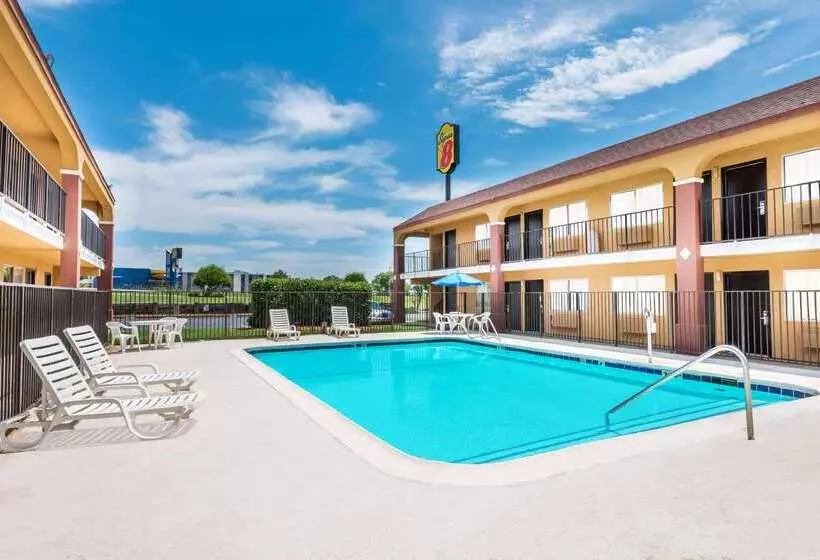 호텔 Super 8 By Wyndham Midwest City Ok