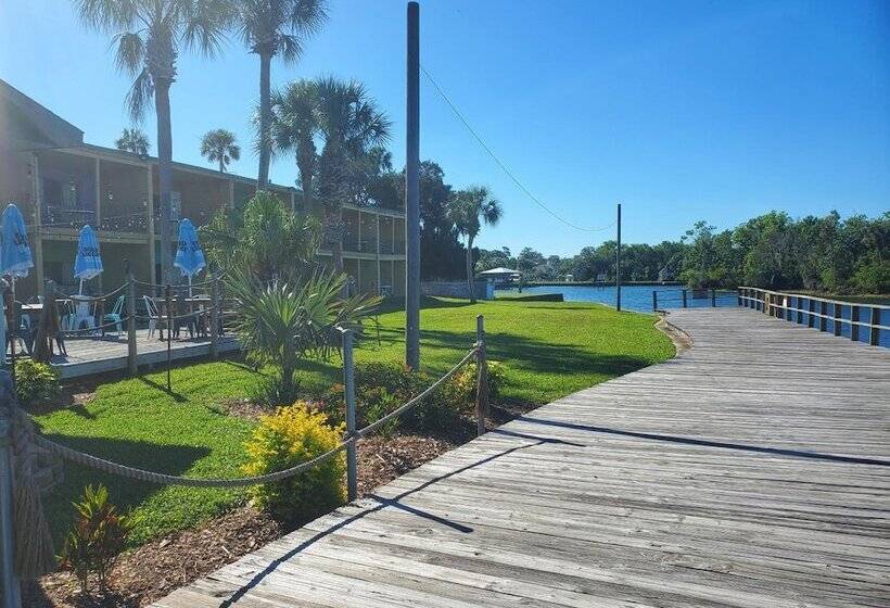 The Port Hotel And Marina