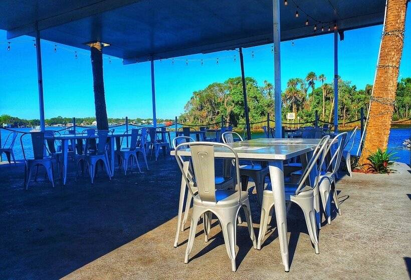 The Port Hotel And Marina