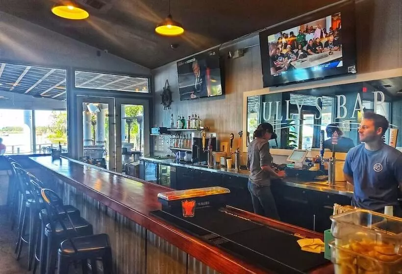 The Port Hotel And Marina