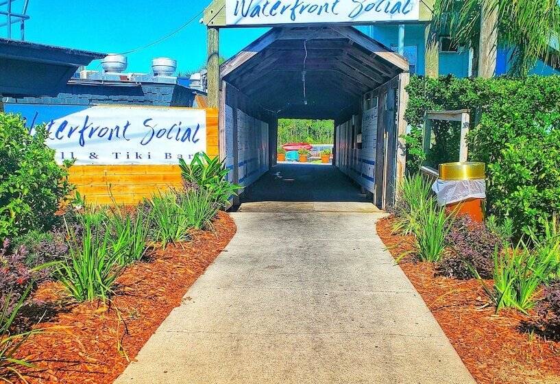 The Port Hotel And Marina