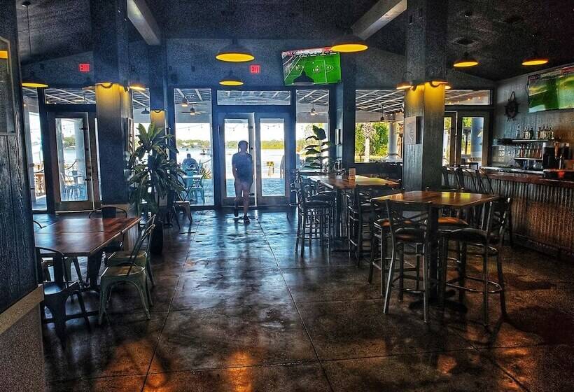 The Port Hotel And Marina