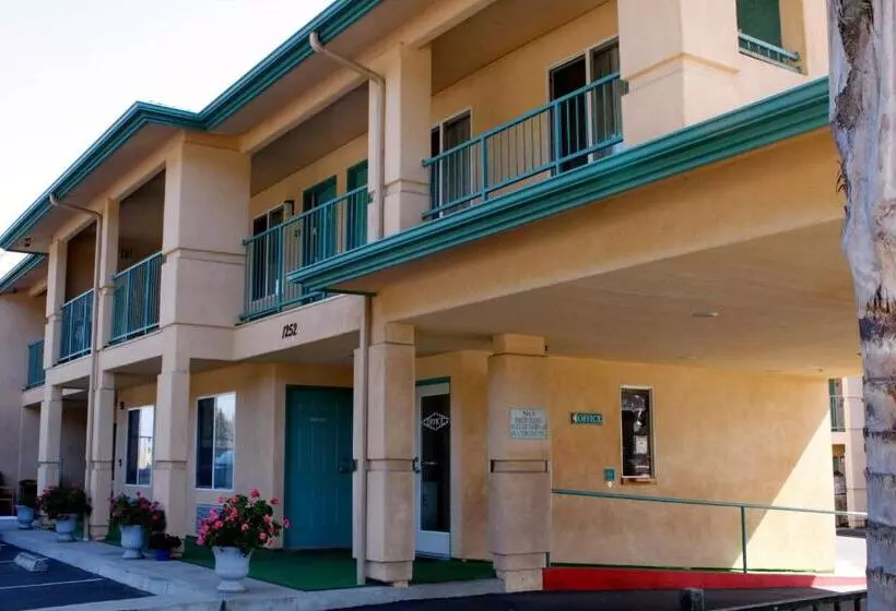 汽车旅馆  Dune Surfer Inn