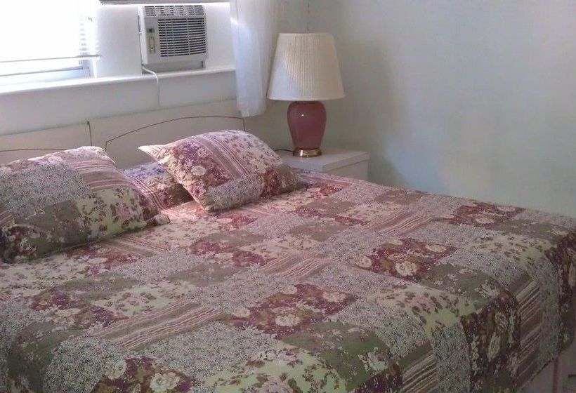 Deerfield Buccaneer Resort Apartments