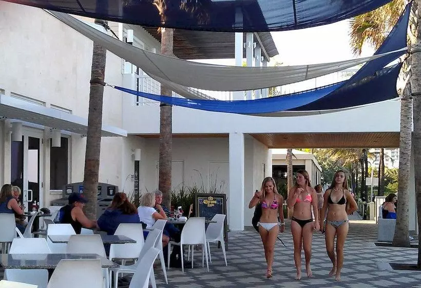 Deerfield Buccaneer Resort Apartments