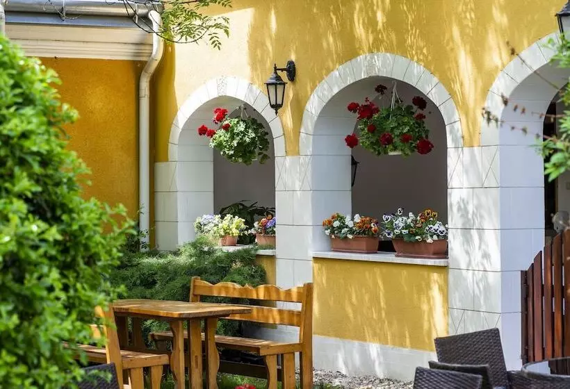 Gastland M0 Hotel & Conference Center