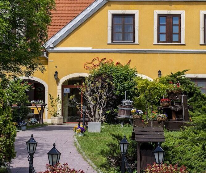 Gastland M0 Hotel & Conference Center