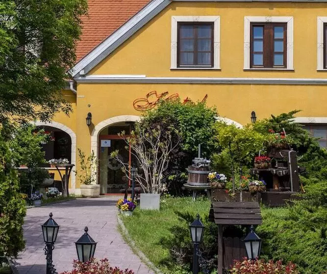 Gastland M0 Hotel & Conference Center