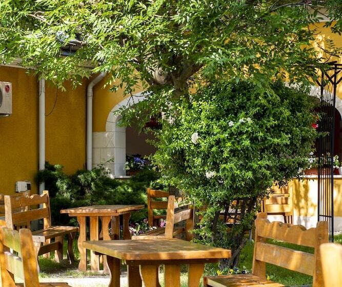 Gastland M0 Hotel & Conference Center