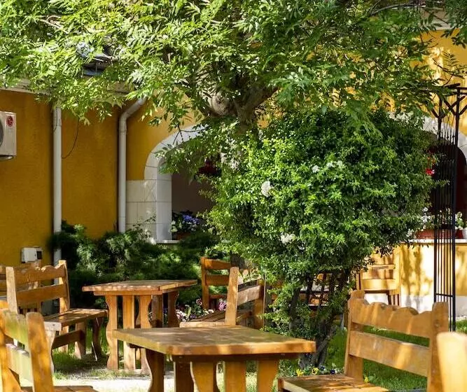 Gastland M0 Hotel & Conference Center