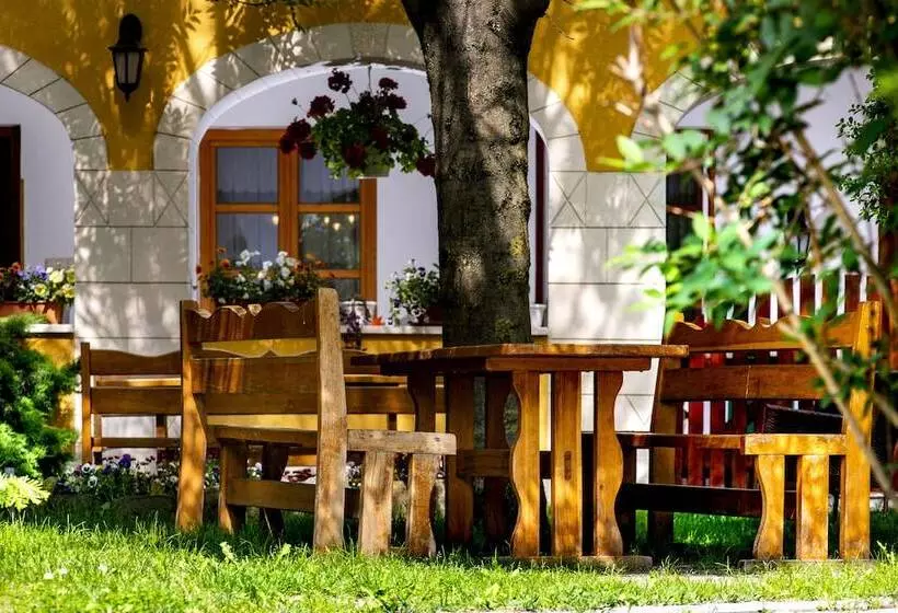 Gastland M0 Hotel & Conference Center