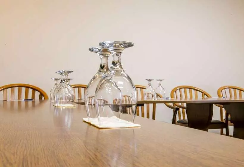 Gastland M0 Hotel & Conference Center