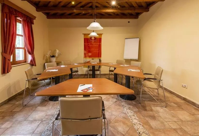 Gastland M0 Hotel & Conference Center