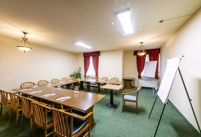 Gastland M0 Hotel & Conference Center