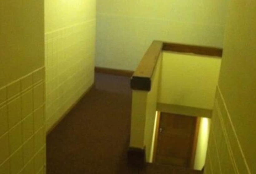 فندق Airport Lodge