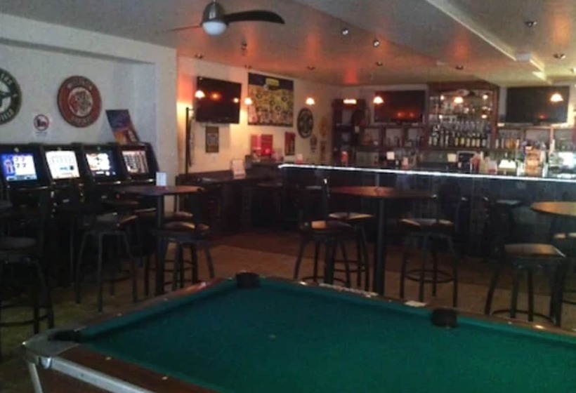 فندق Airport Lodge