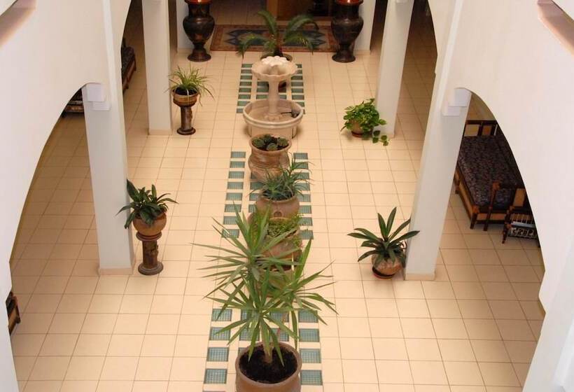 Отель Al Adarissa