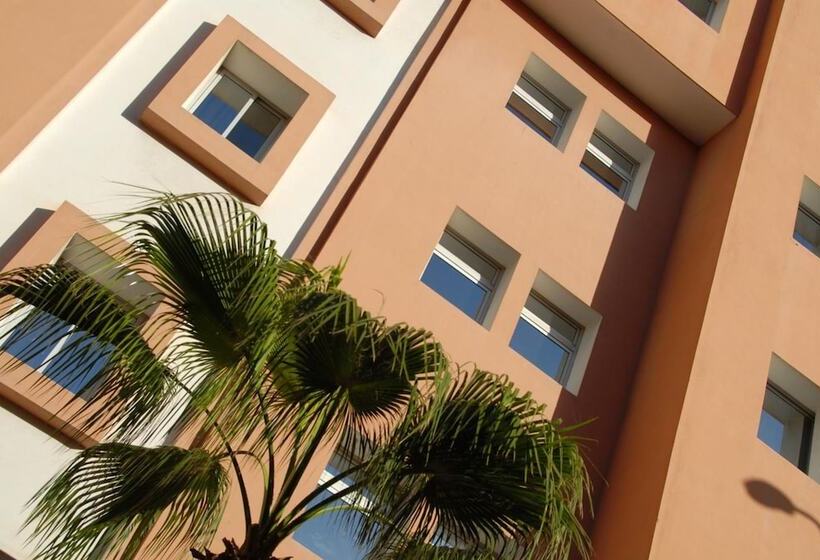 Отель Al Adarissa