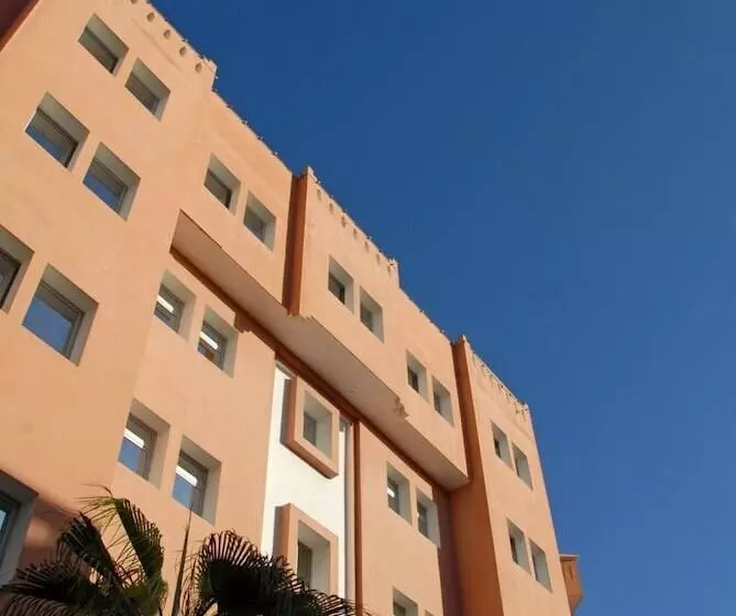 Отель Al Adarissa