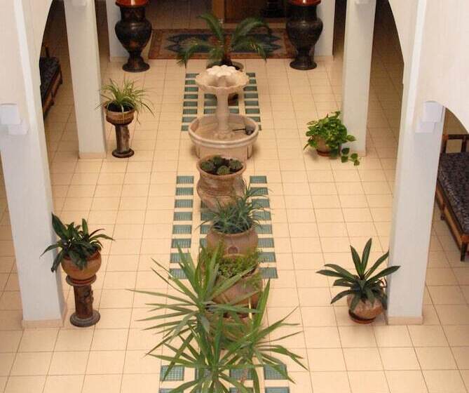 Отель Al Adarissa