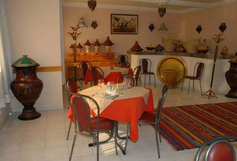 Отель Al Adarissa