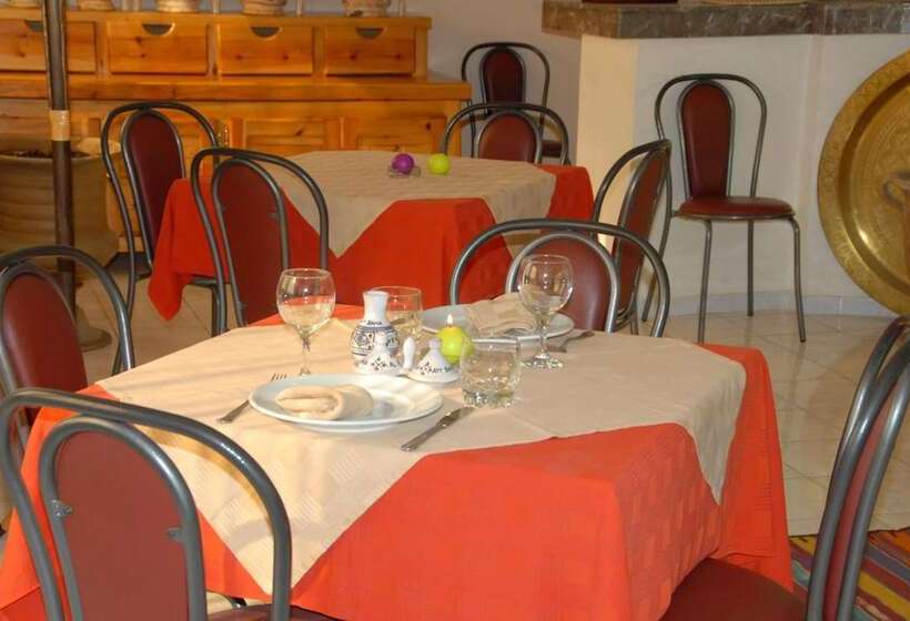 Отель Al Adarissa