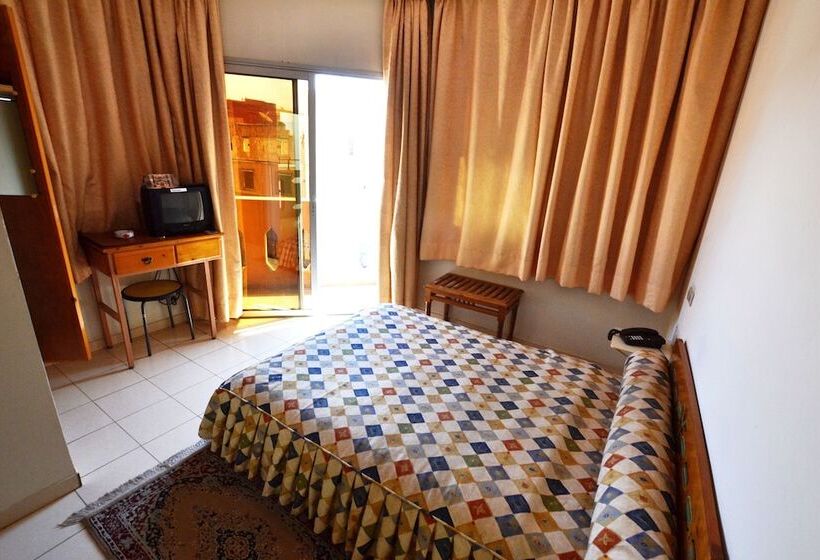 Отель Al Adarissa