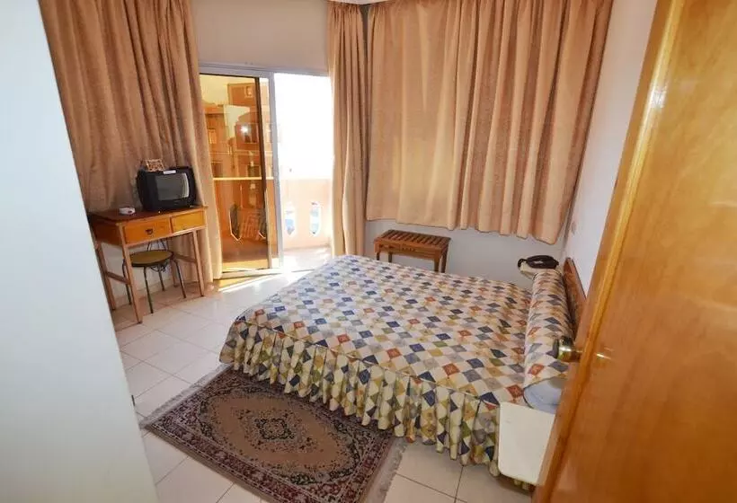 Отель Al Adarissa