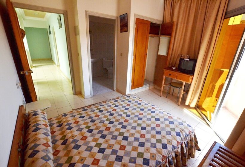 Отель Al Adarissa