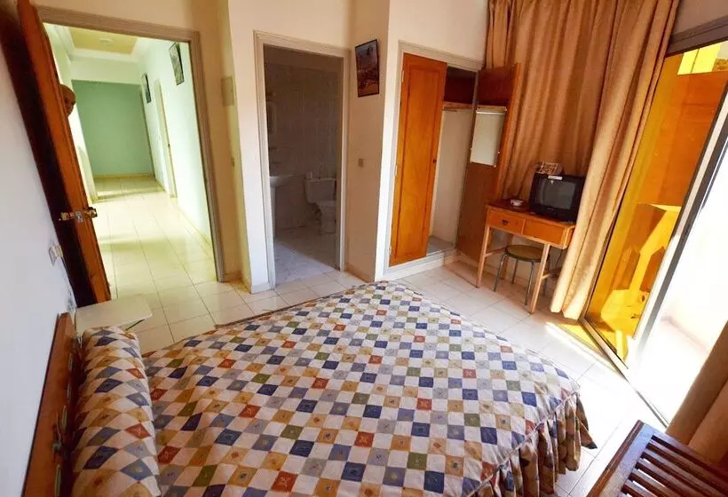 Отель Al Adarissa