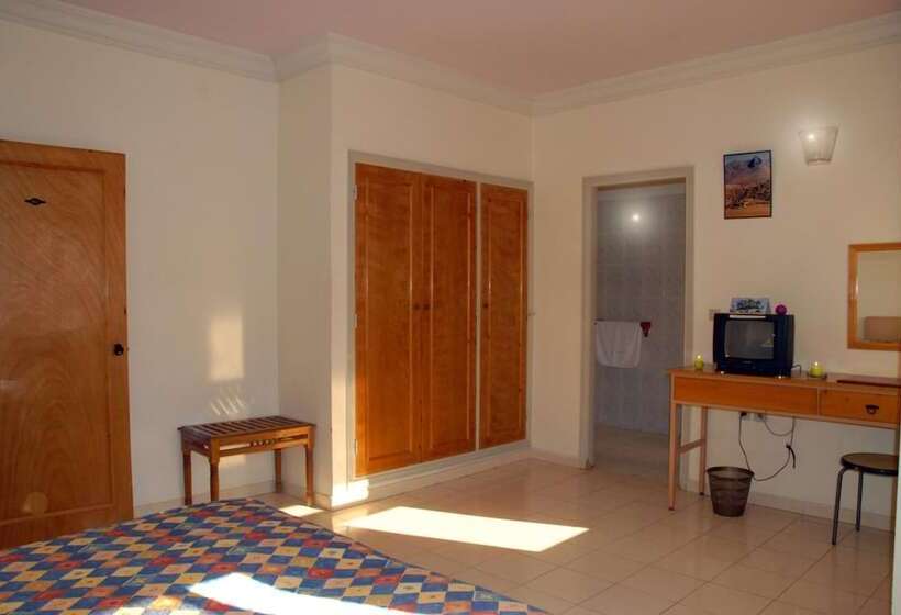 Отель Al Adarissa