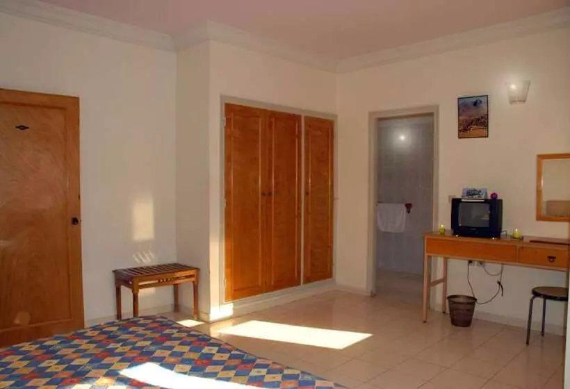 Отель Al Adarissa