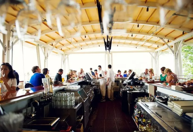 酒店 Castle Hill Inn