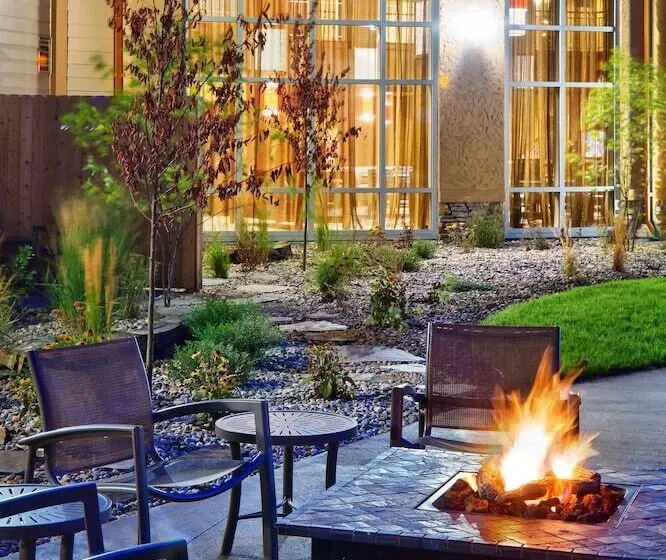 Clubhouse Hotel And Suites