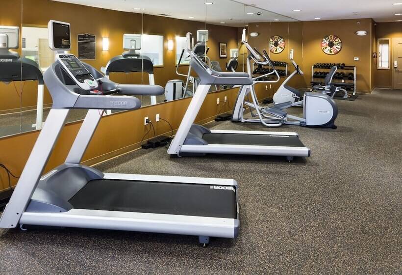 Clubhouse Hotel And Suites