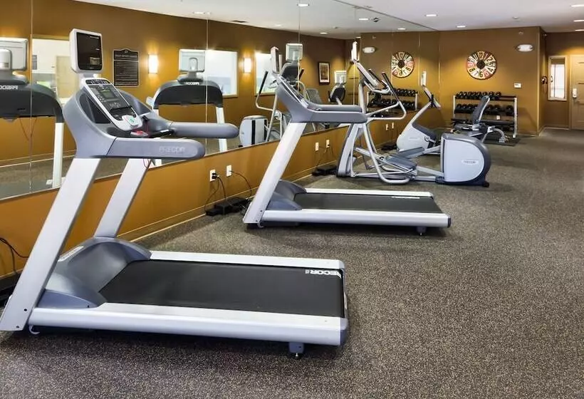 Clubhouse Hotel And Suites