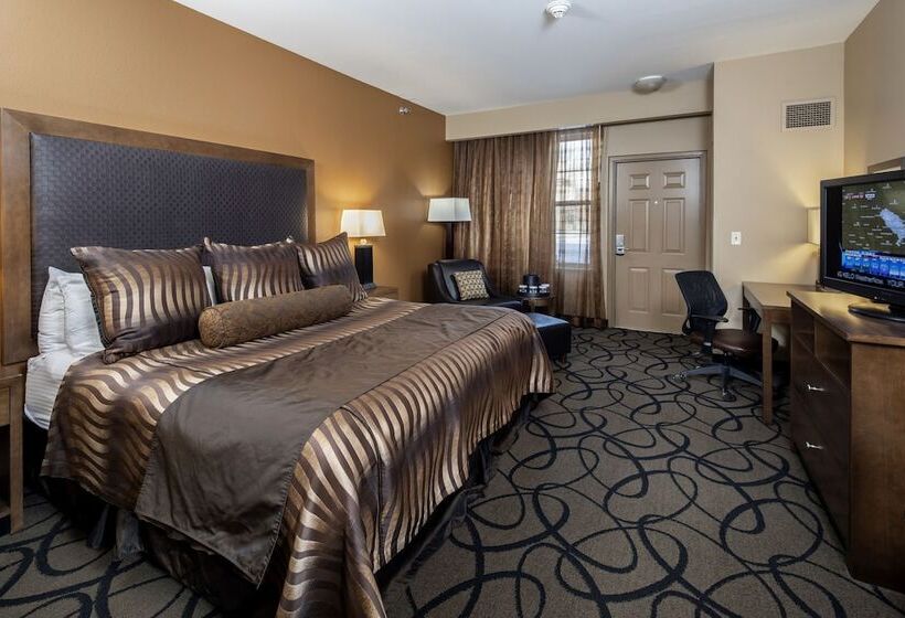 Clubhouse Hotel And Suites