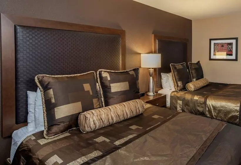 Clubhouse Hotel And Suites