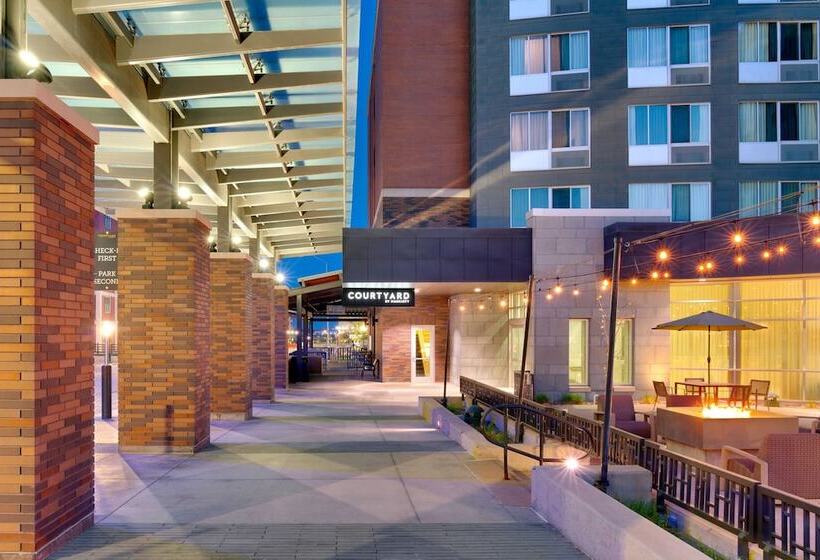 فندق Courtyard Lincoln Downtown