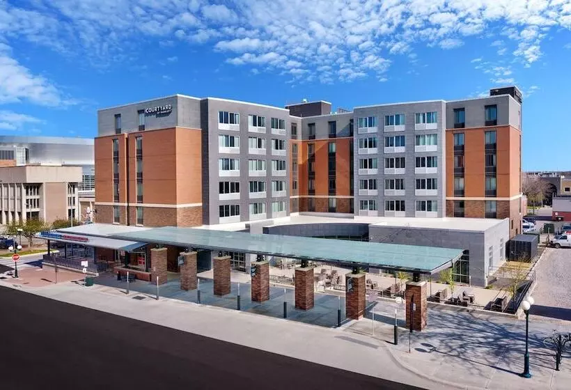 هتل Courtyard Lincoln Downtown