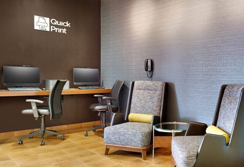 فندق Courtyard Lincoln Downtown