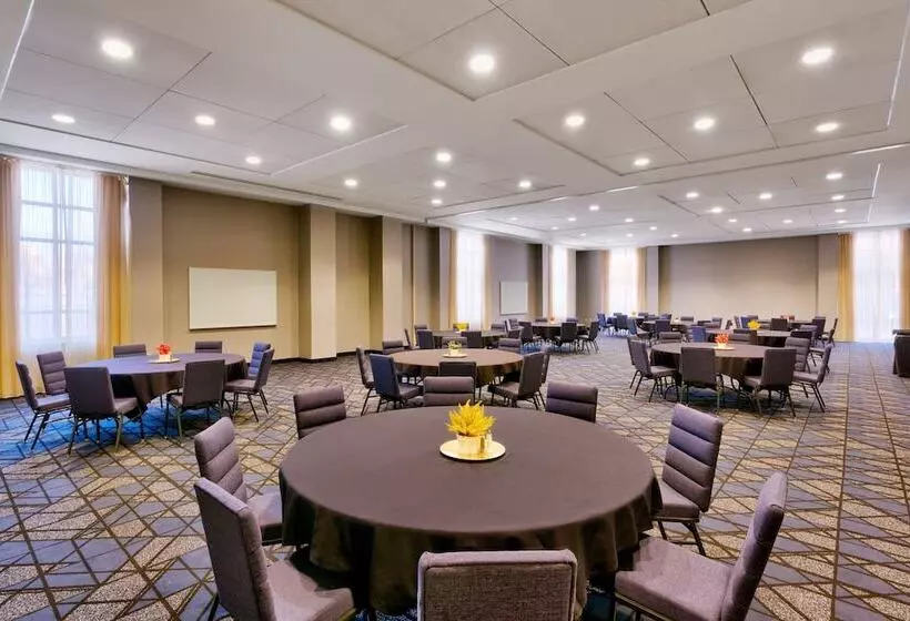 هتل Courtyard Lincoln Downtown