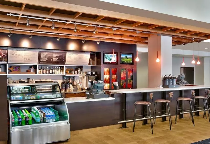 هتل Courtyard Lincoln Downtown