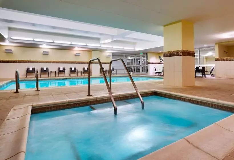 هتل Courtyard Lincoln Downtown