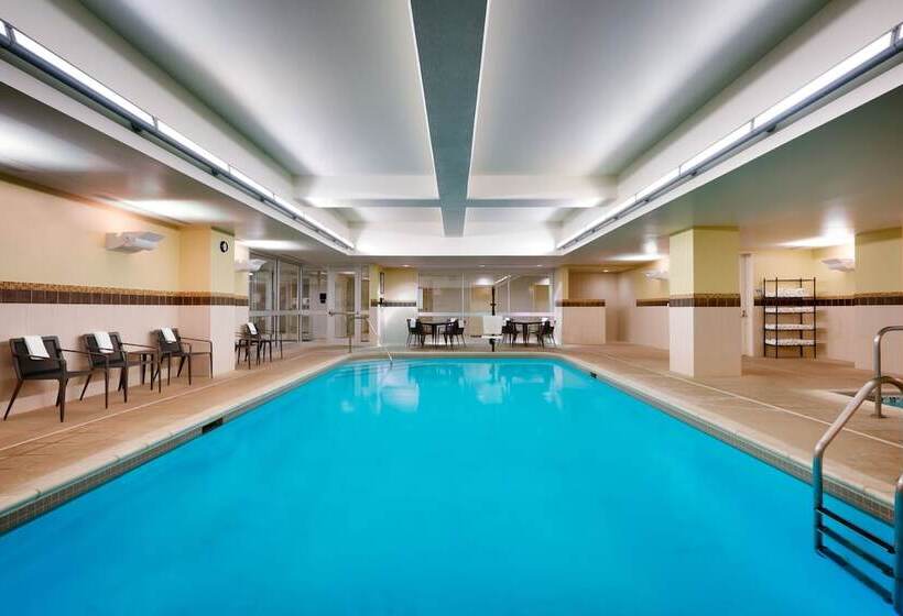 فندق Courtyard Lincoln Downtown