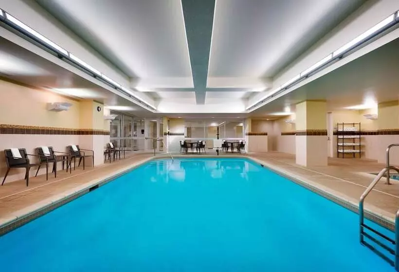 هتل Courtyard Lincoln Downtown